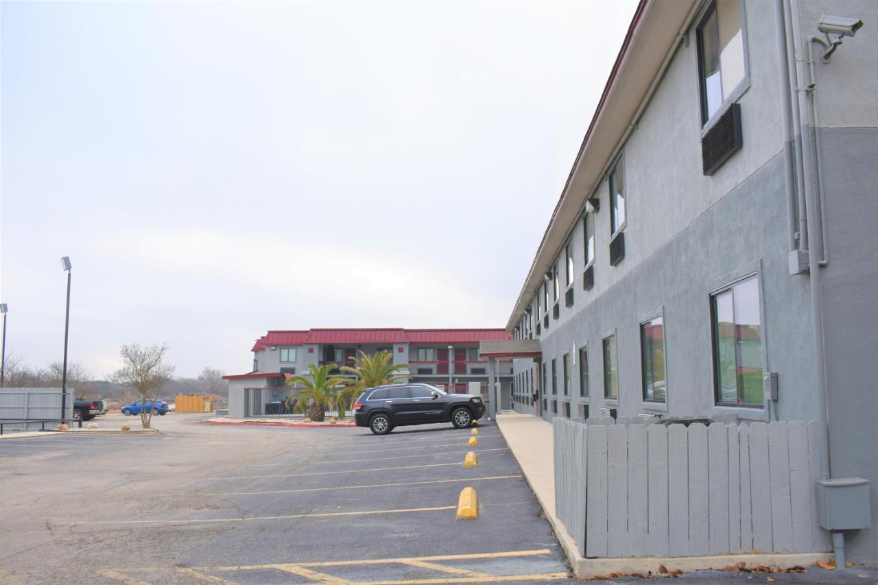 Super 8 By Wyndham New Braunfels I-35 Hotel Luaran gambar